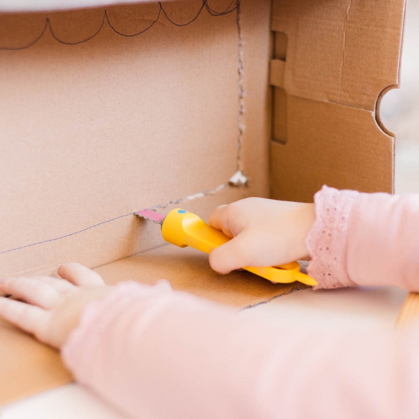 Makedo Safe-Saw | Cardboard Cutter with Rounded Steel Blade